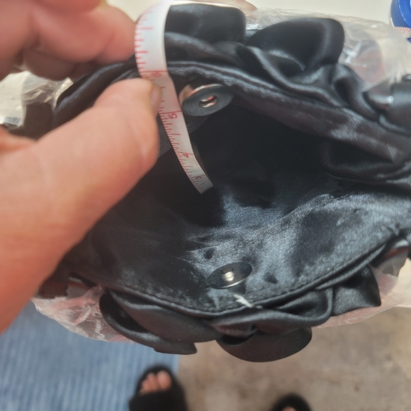 NWT.  Mod by Design. 100% Silk Handbag.  (778) - Picture 6 of 12